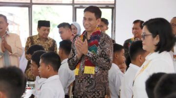 Wamendagri Wiyagus Apresiasi Pendidikan Karakter di Sekolah Rakyat Banjarbaru